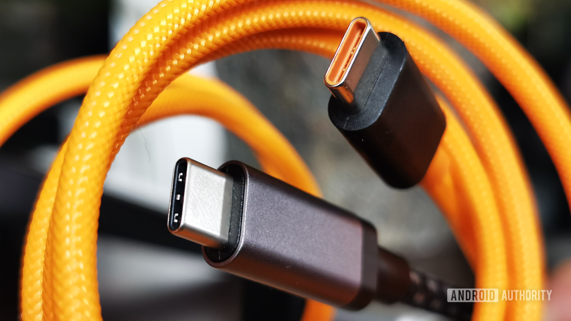 USB-C连接器橙色电缆