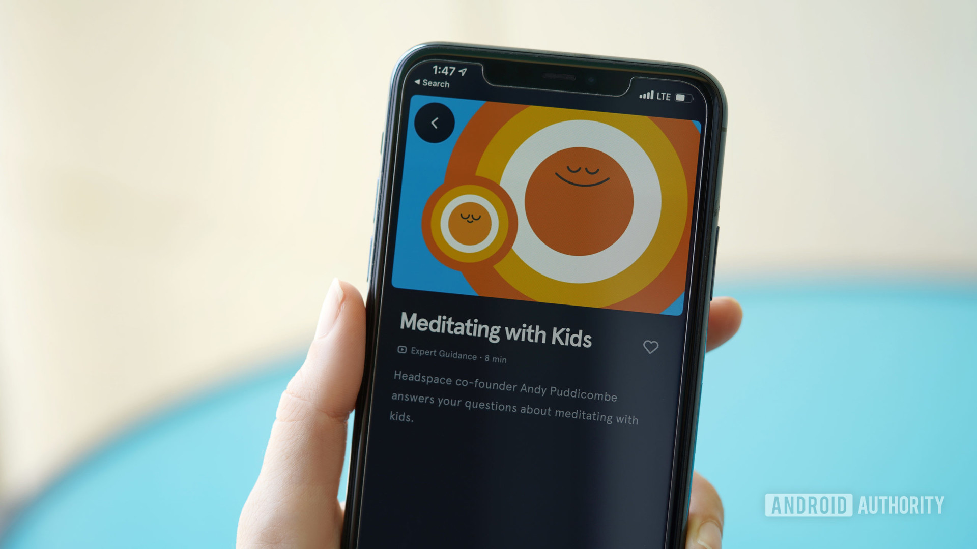 顶空用户在其iPhone 11上访问儿童冥想内容。