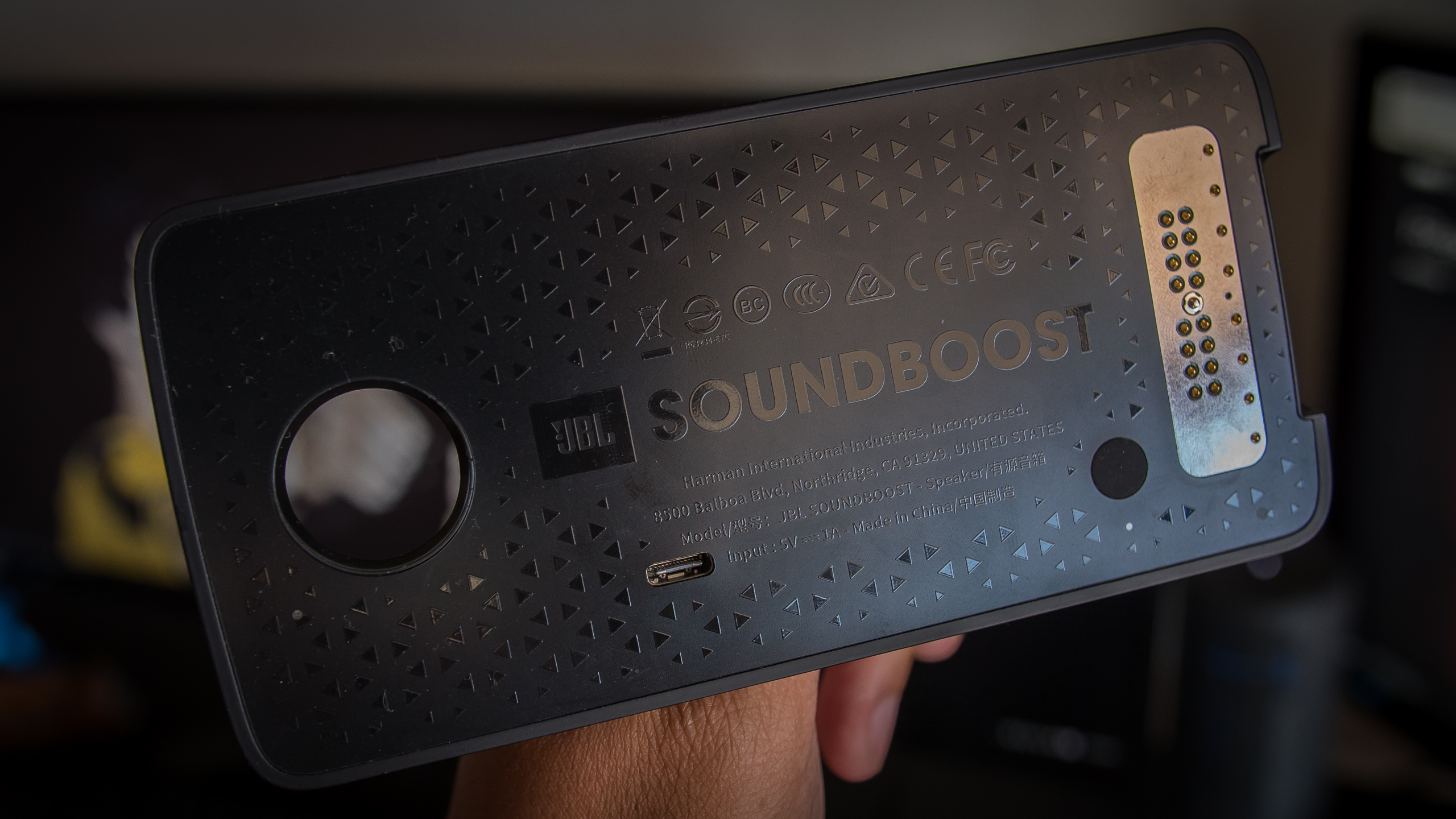 Moto Mods评论Soundboost扬声器AA（3 of 5）