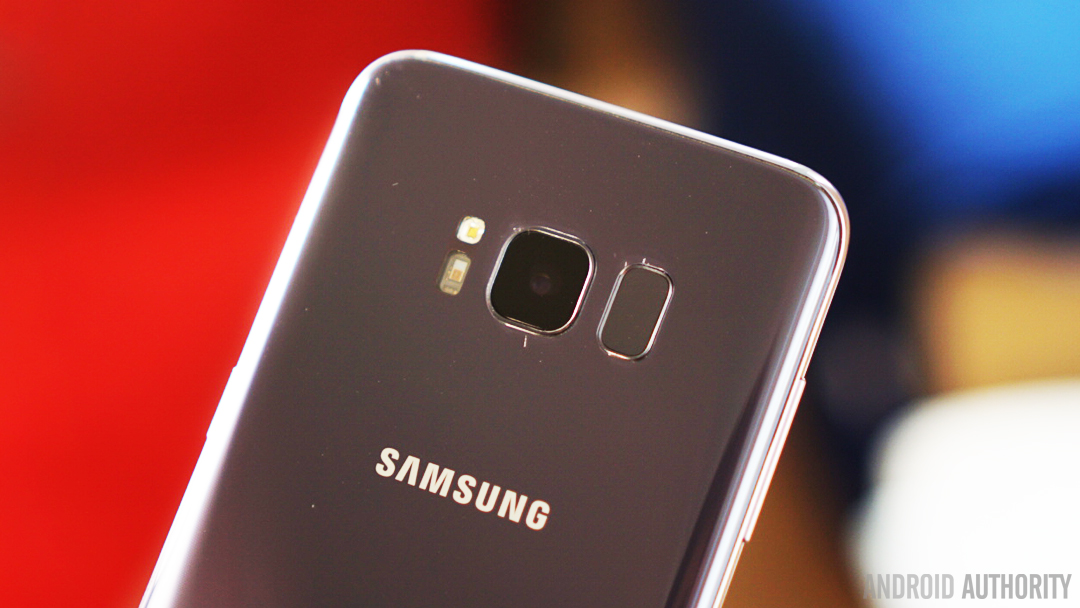 三星Galaxy S8相机和指纹扫描仪。