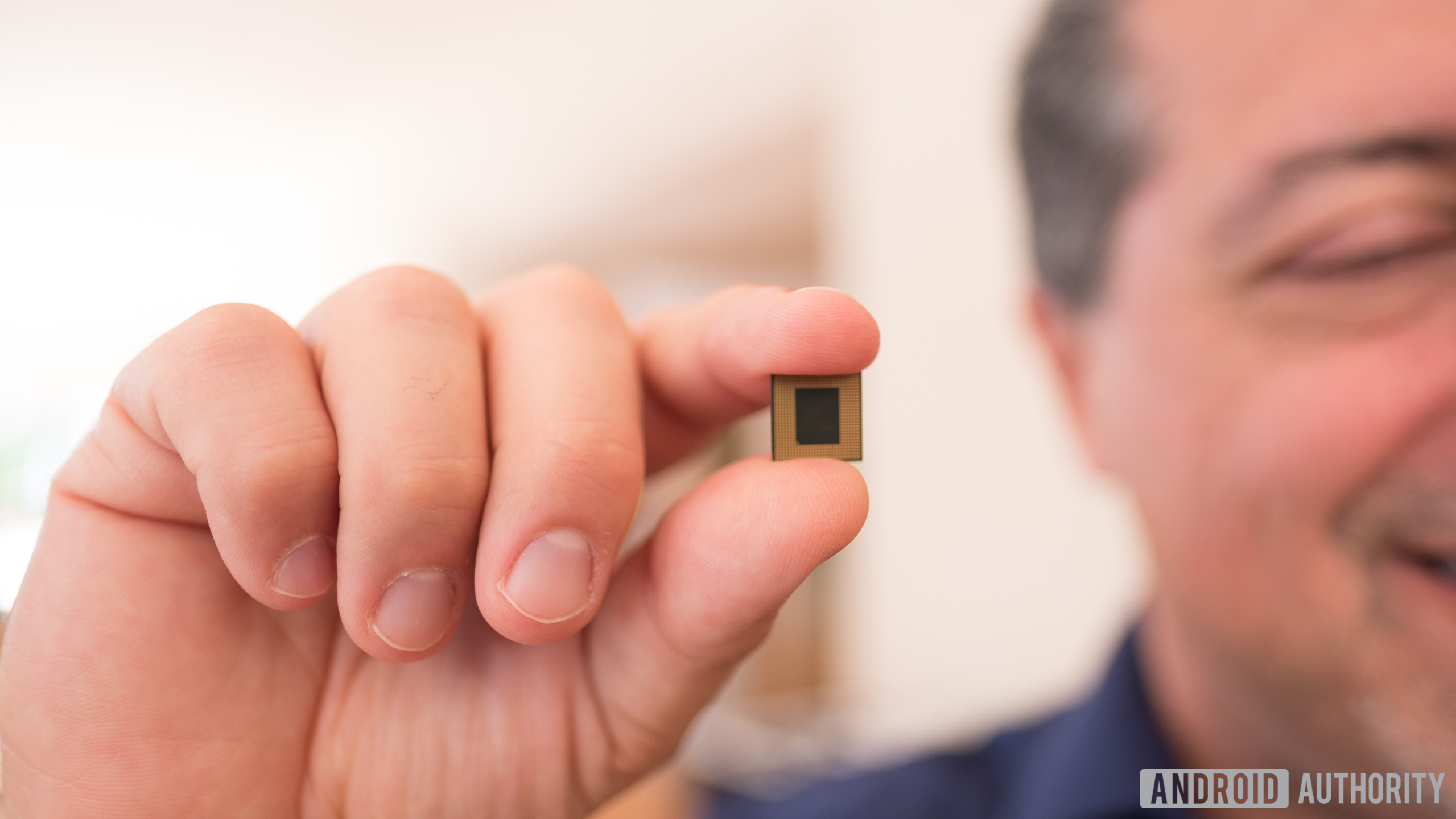 图为-Snapdragon845。高通的下一个芯片将是较小的7nm产品。
