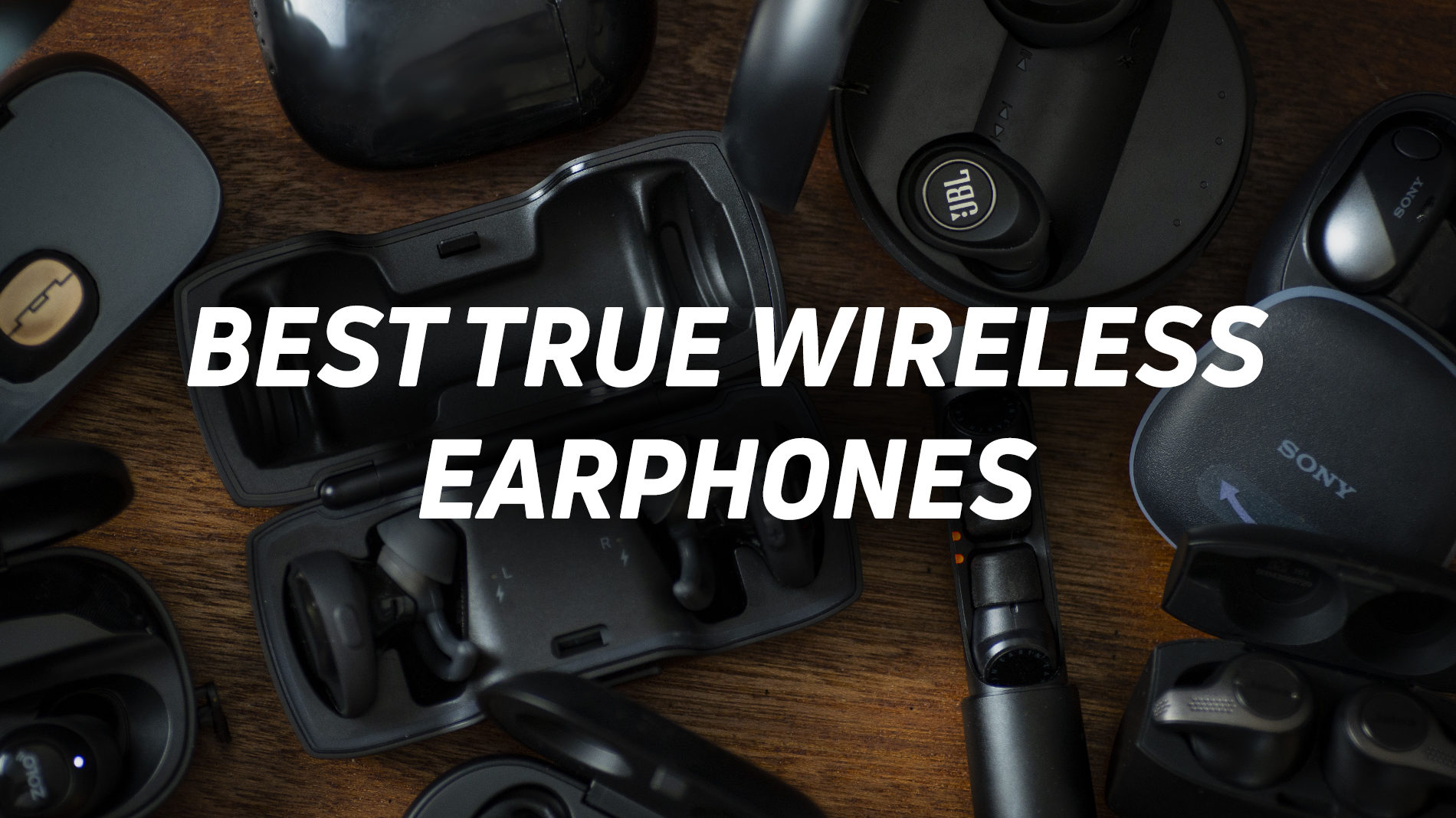 几对真正的无线耳机覆盖了文字“最佳真实无线耳机”。