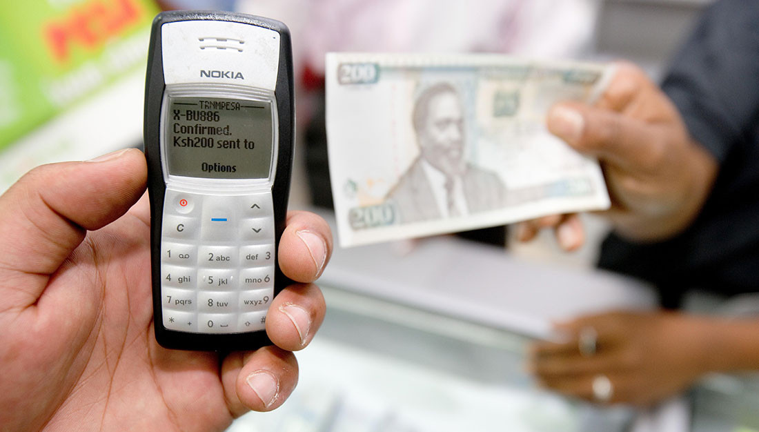 功能手机上的M-PESA交易。