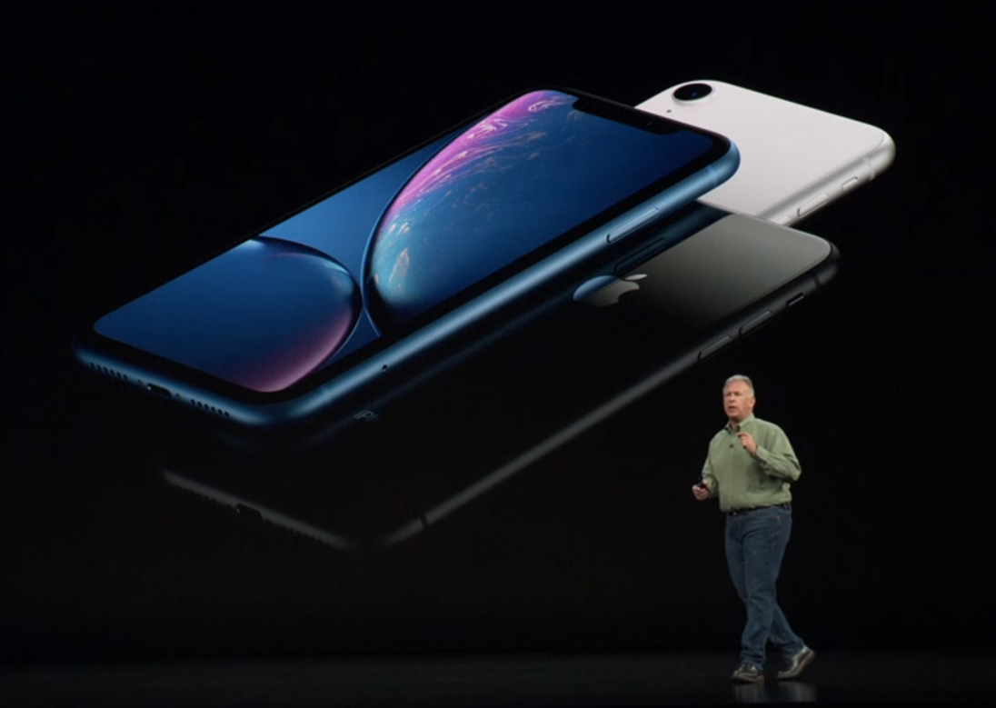 Apple iPhone XR在2018年Apple活动期间舞台上所示。