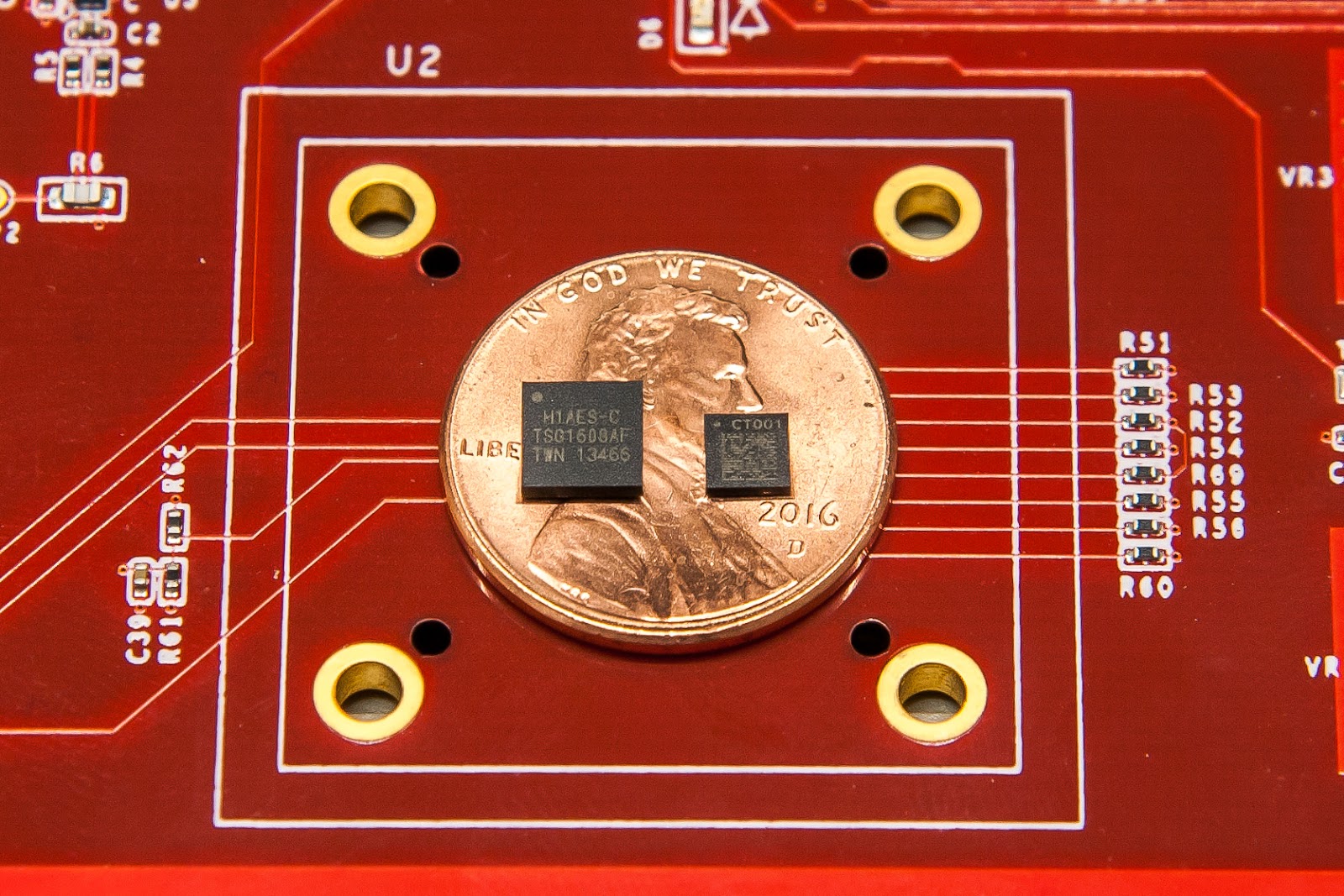 图片显示Google的Titan和Titan M安全芯片