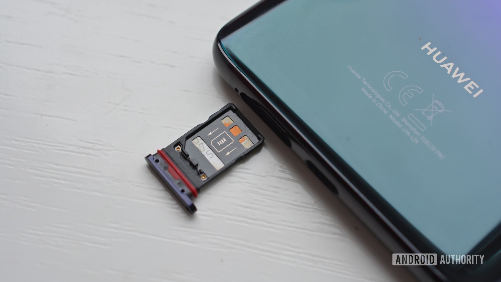 华为Mate 20 Pro -Nano存储卡中的SIM卡托盘插槽中。