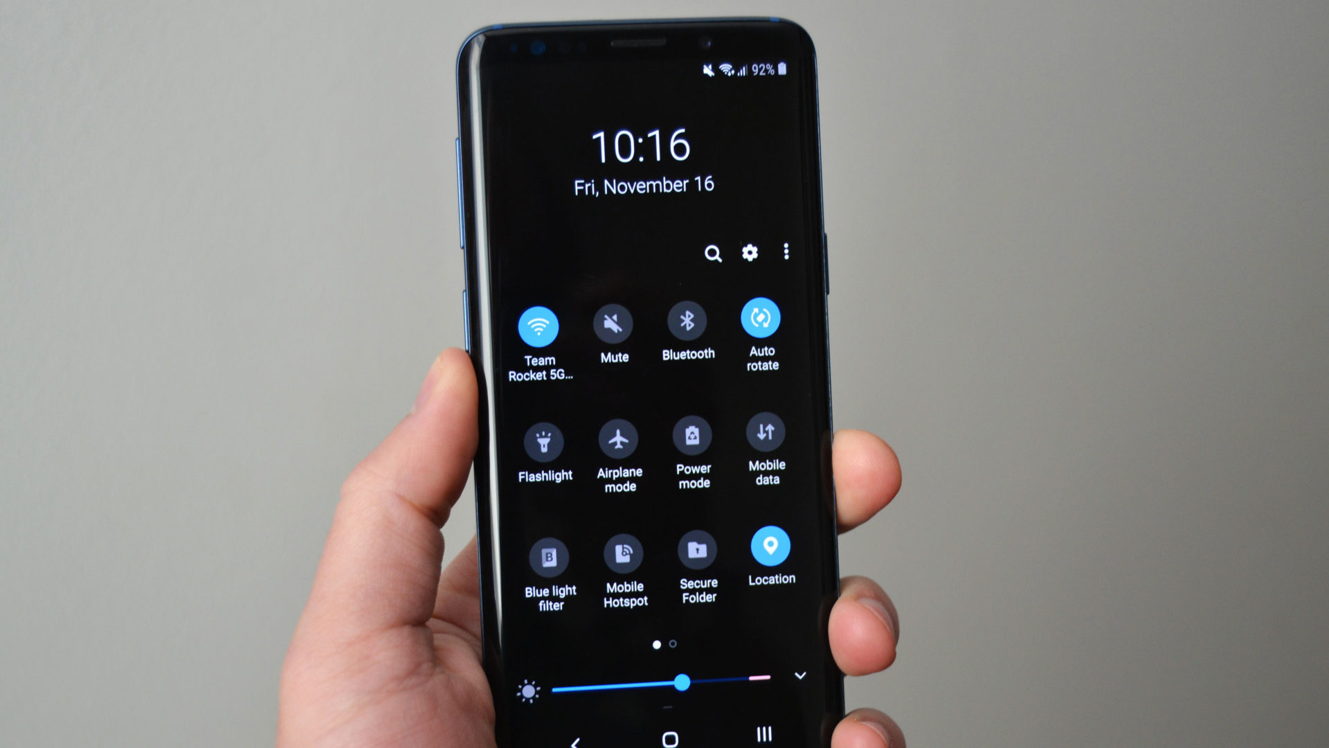三星Galaxy S9 One UI评论夜模式快速设置