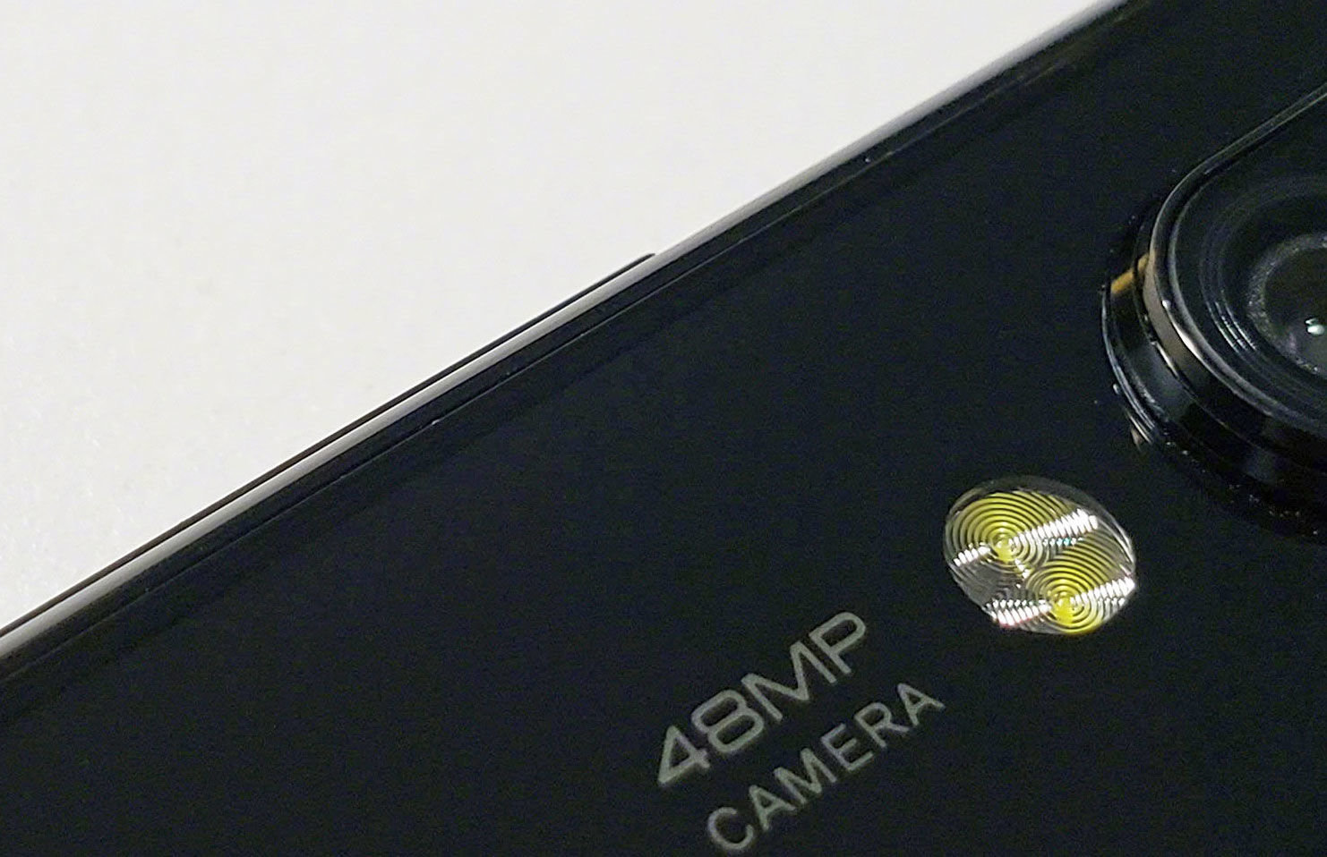 小米的智能手机带有48MP相机。