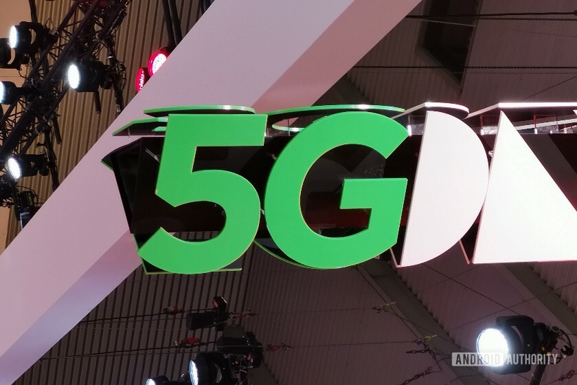 绿色5G徽标在MWC 2019上获取