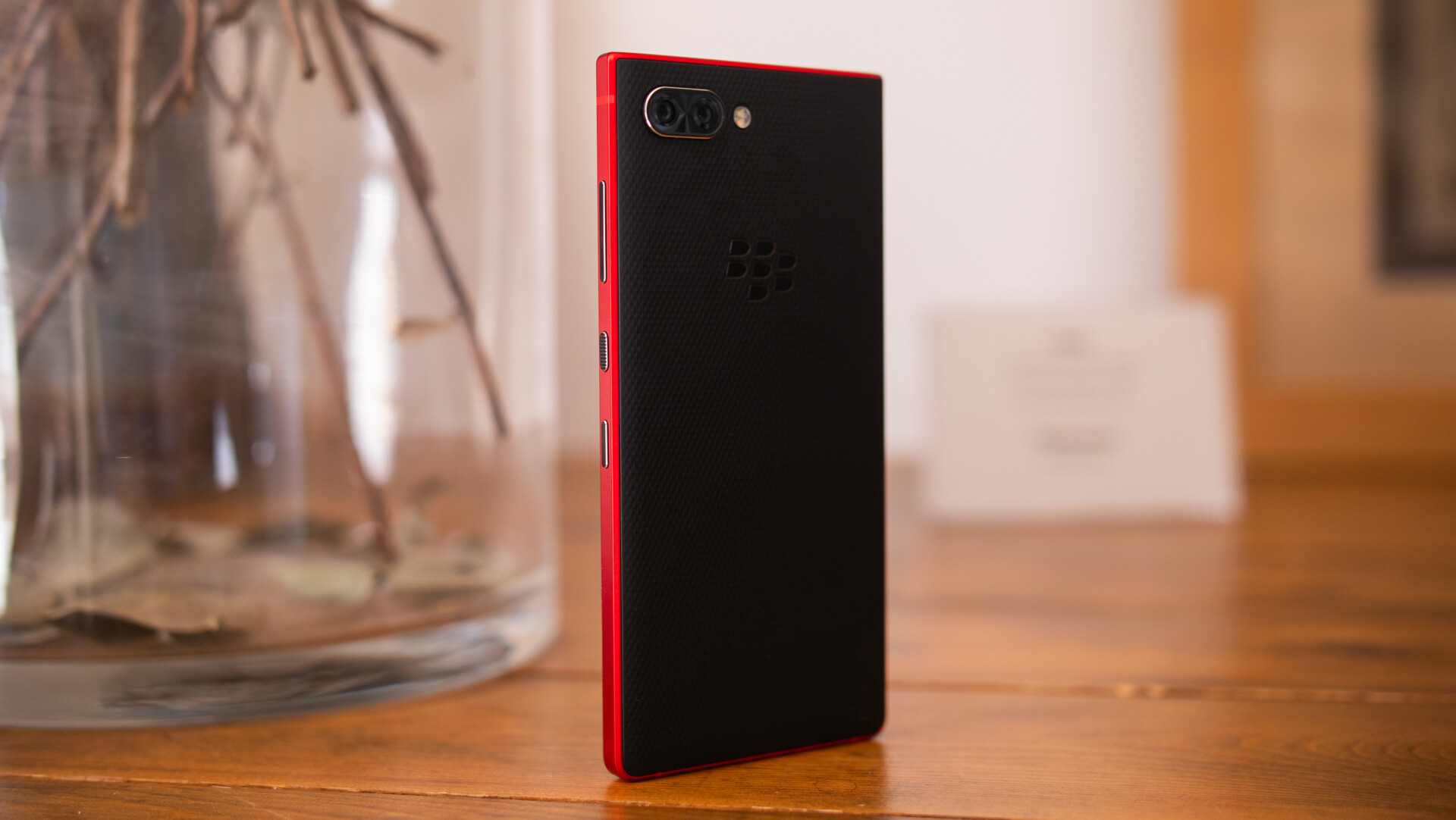 BlackBerry Key2红色版本背面面板