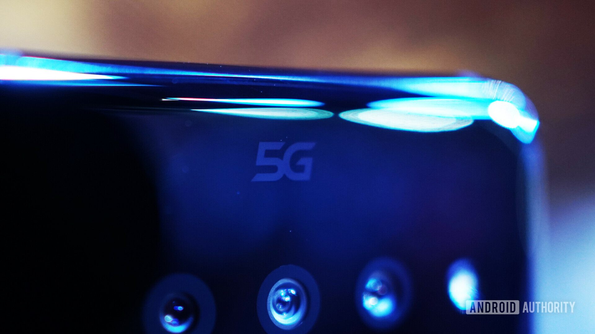 LG V50 5G徽标特写