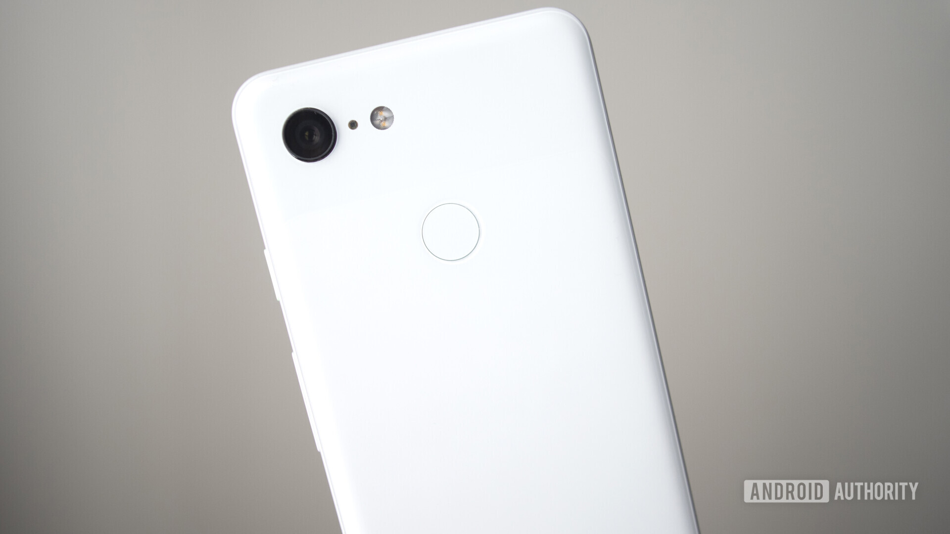 谷歌像素3背面清晰的白色相机指纹传感器