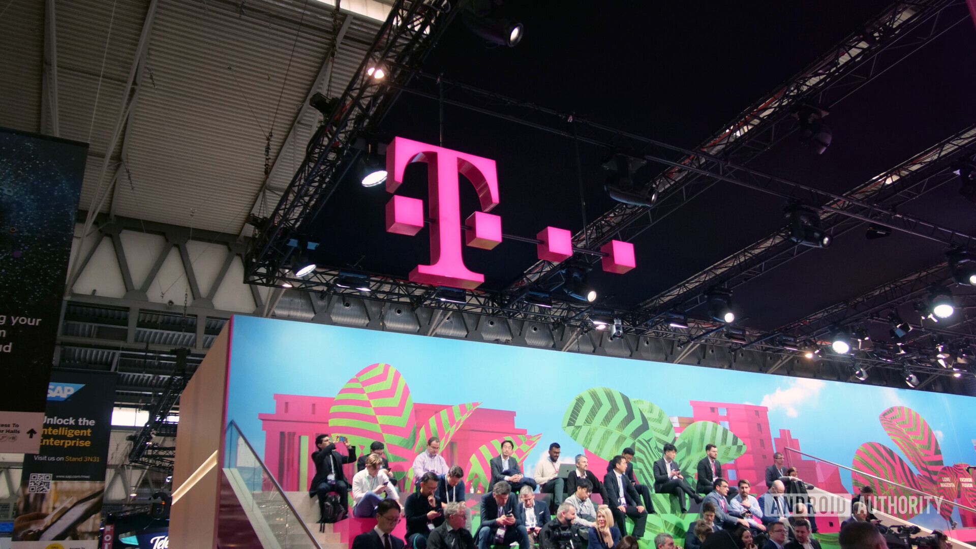 MWC 2019的T-Mobile Pink T徽标