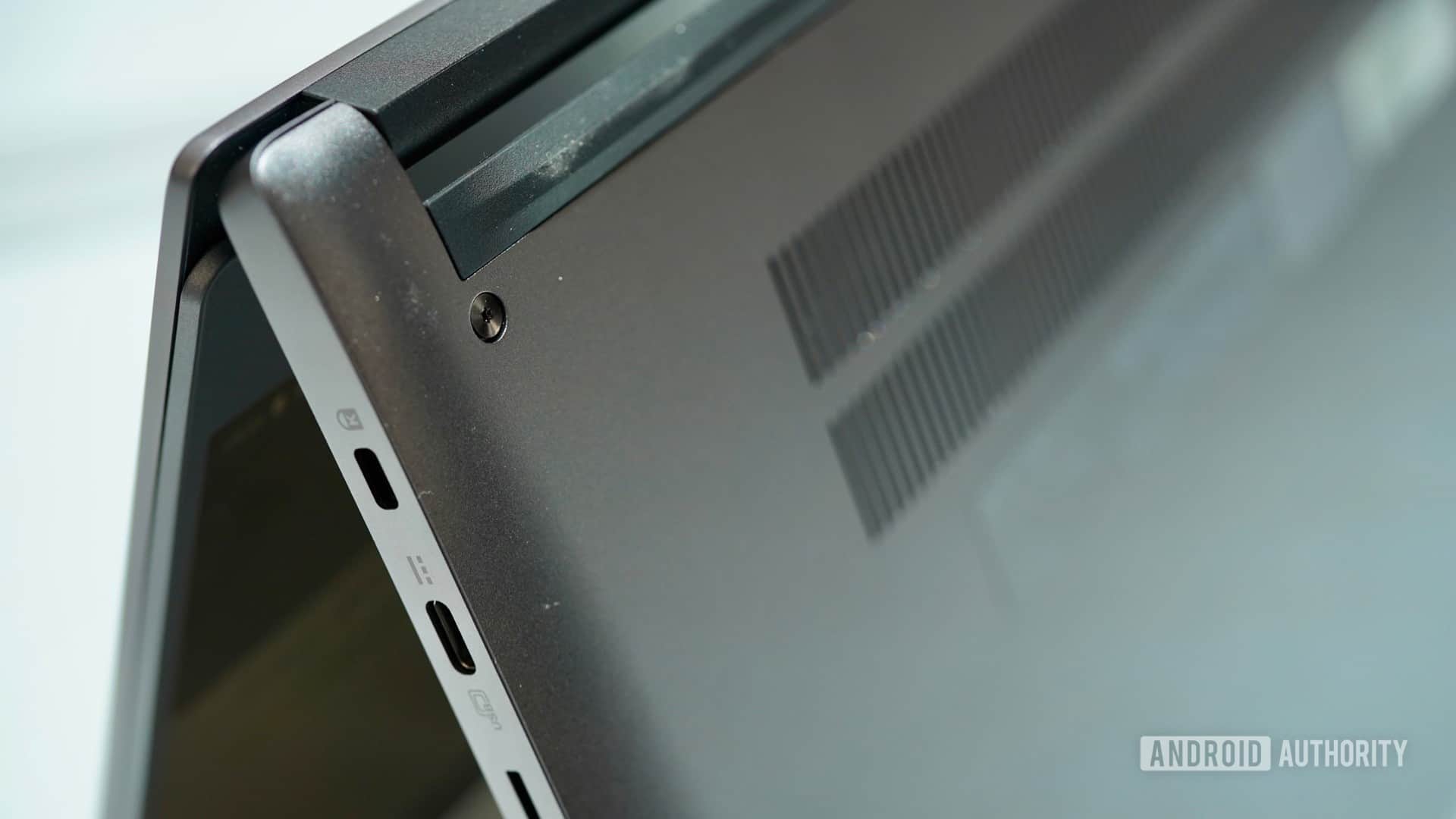 Acer Chromebook 714底部边缘