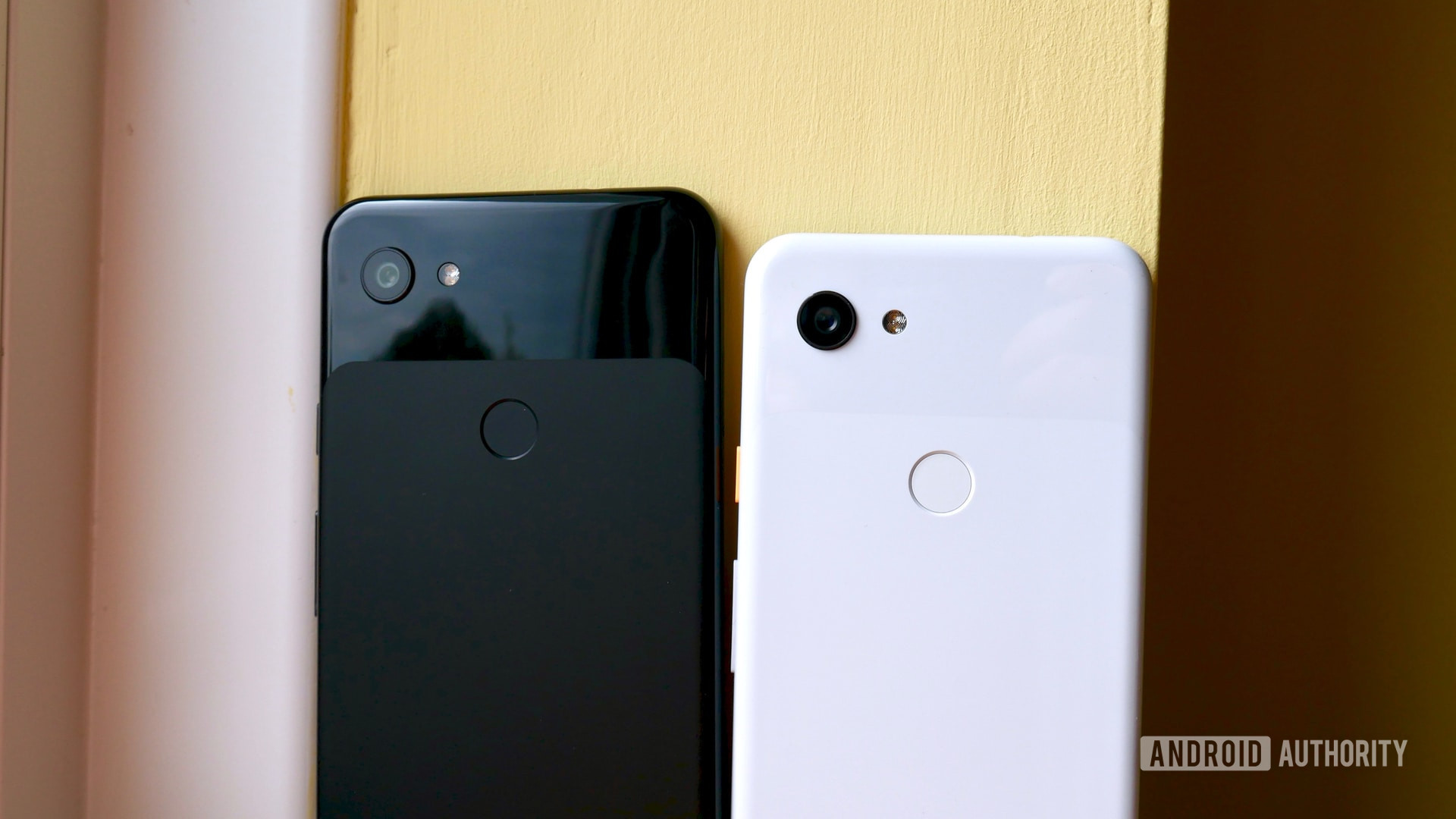 Google Pixel 3A和Pixel 3A XL后部