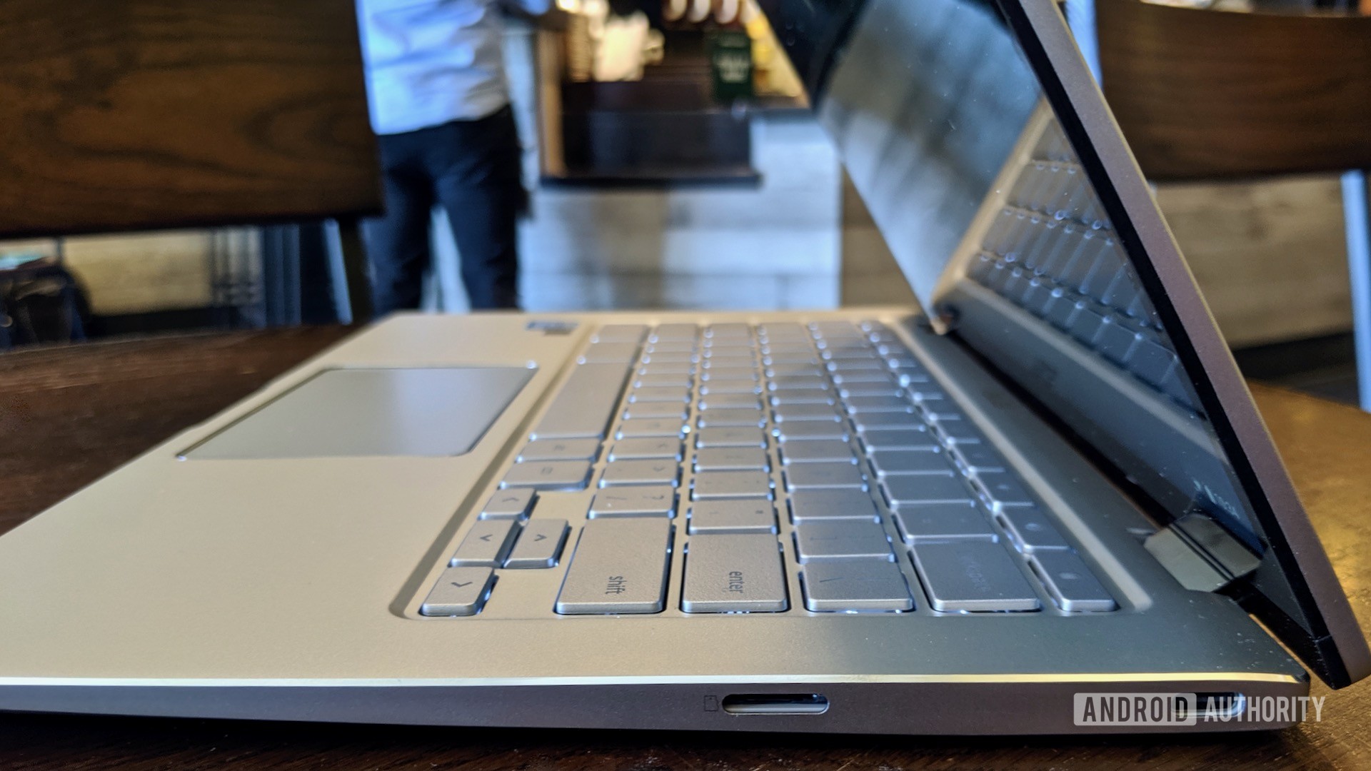 华硕Chromebook翻盖C434侧键盘