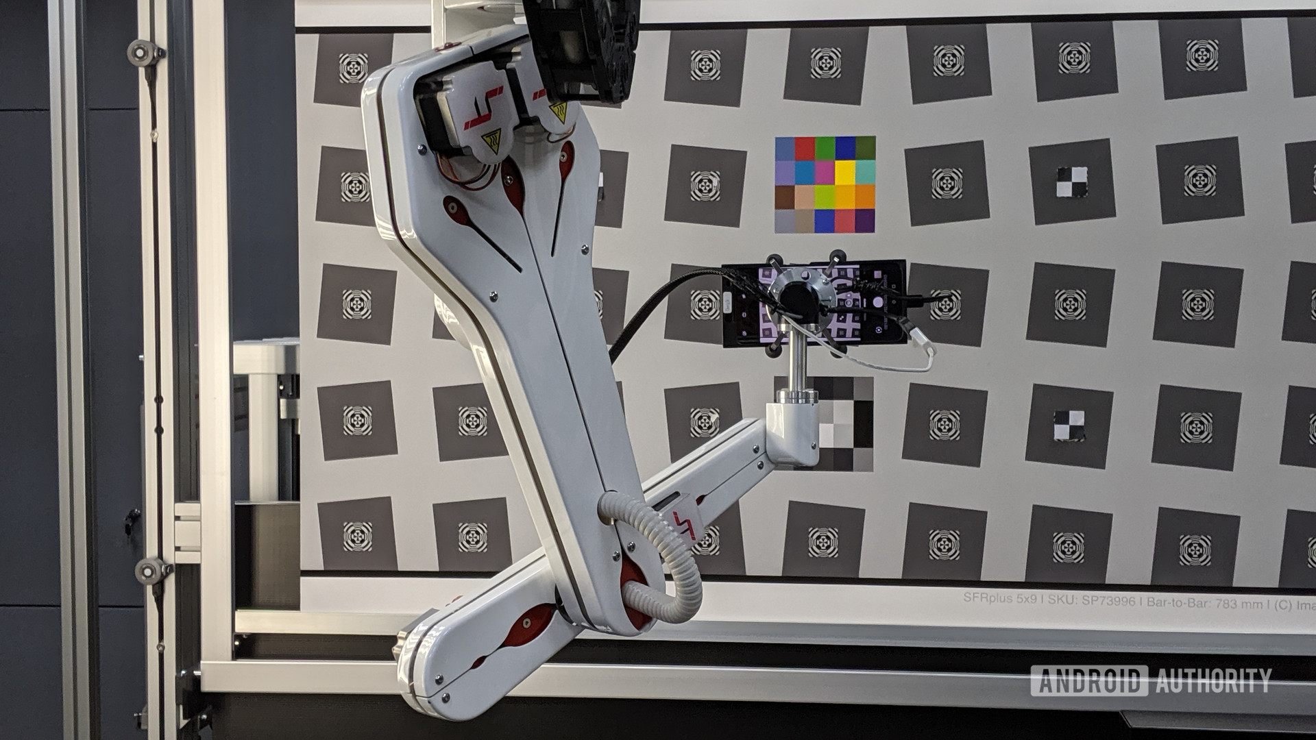 OnePlus相机实验室 - 机器人臂用于模拟多种场景