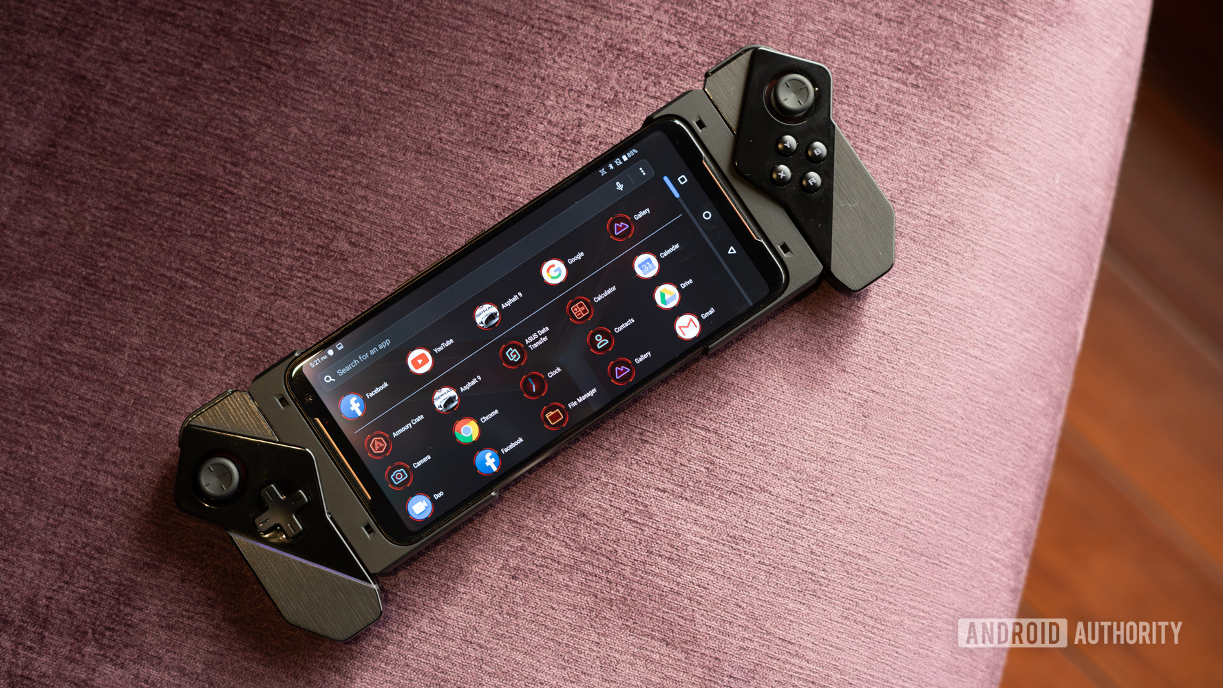 Asus Rog Phone 2在Kunai控制器中幻灯片
