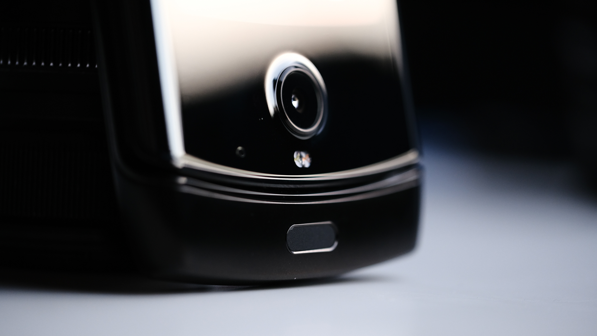 Moto Razr可折叠摄像机和指纹读取器宏