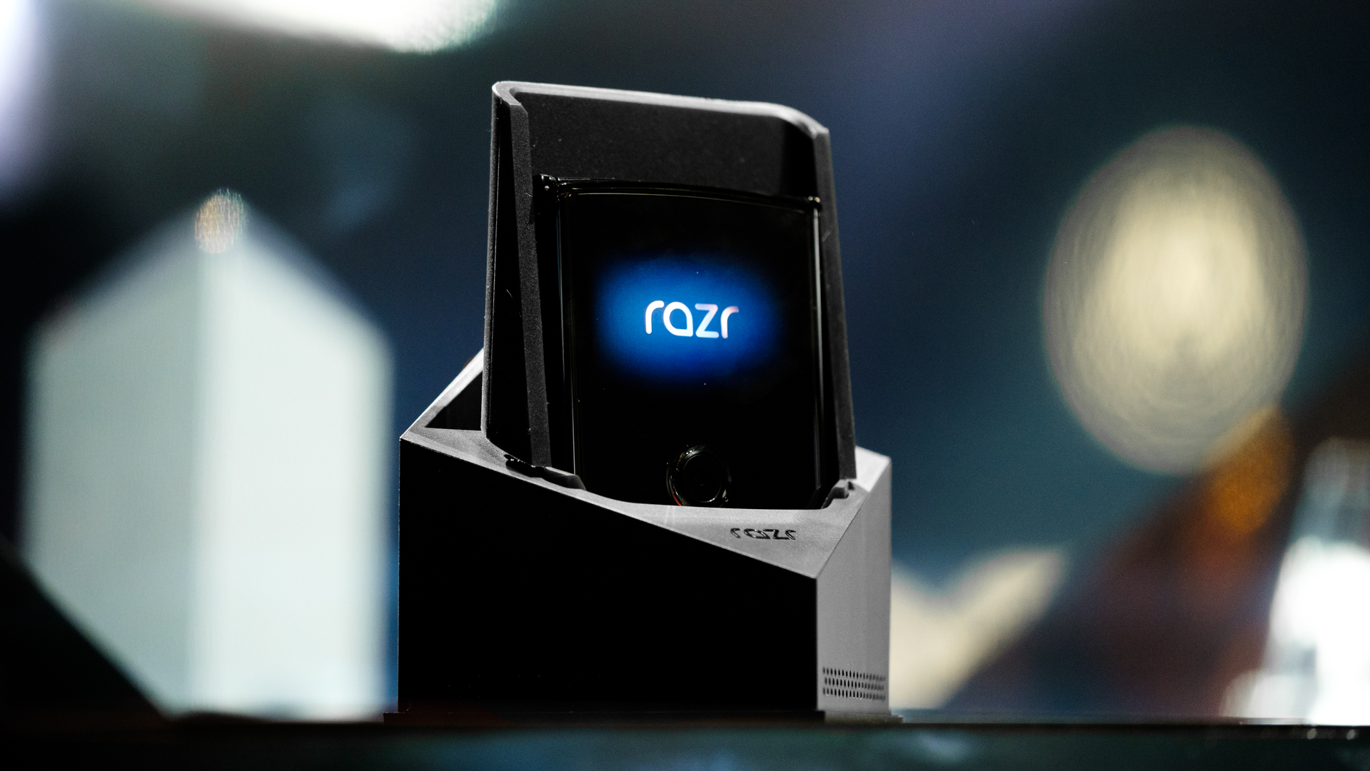 Moto Razr可折叠的折叠式坐在盒子扬声器中