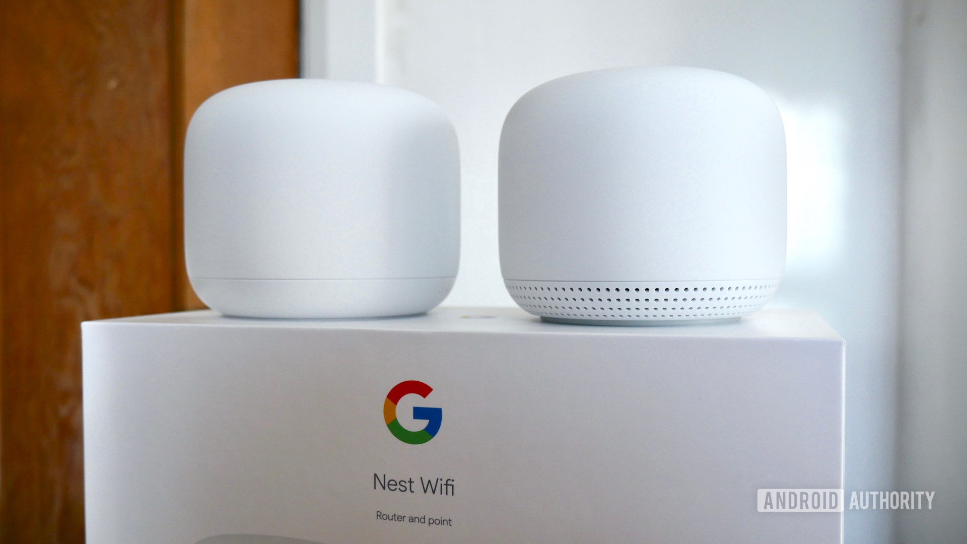 Google Nest Wifi评论在框架顶部