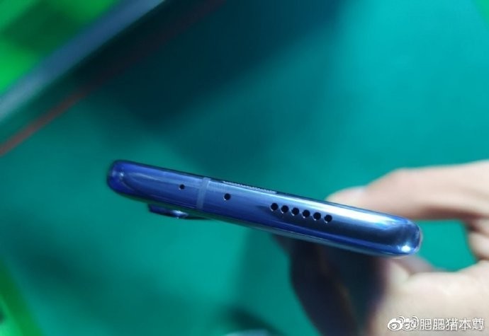 小米Mi Note 10 Pro 5G泄漏顶部