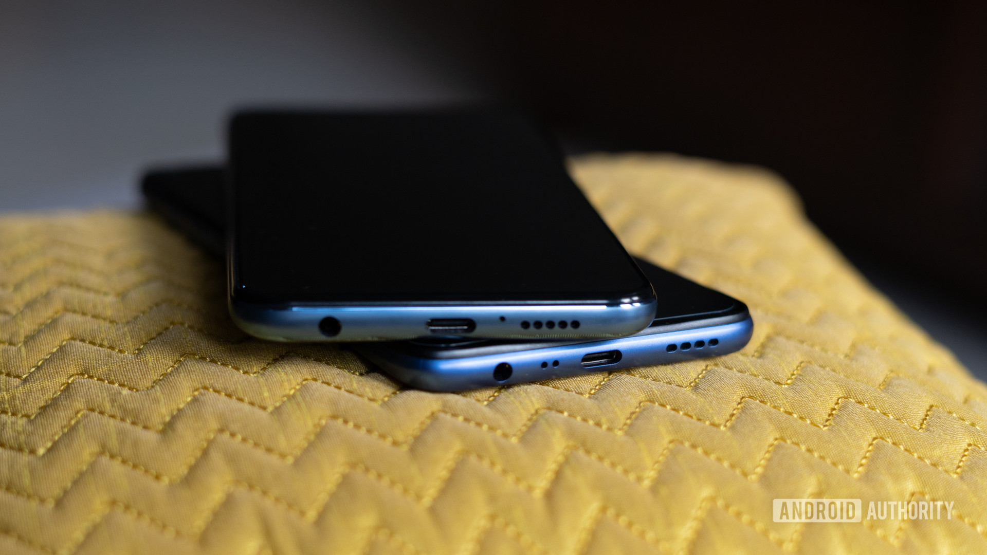 Redmi Note 9 Pro vs Realme 6底部边缘带USB C