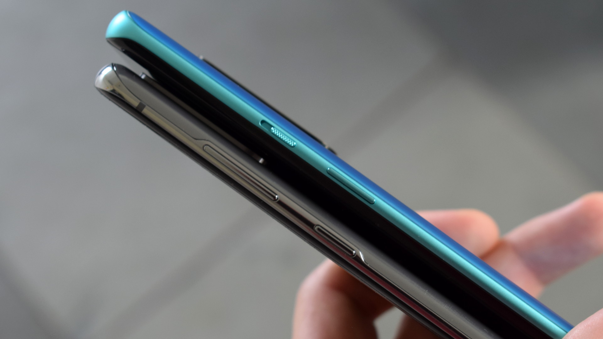 OnePlus 8 Pro vs Samsung Galaxy S20 Plus按钮