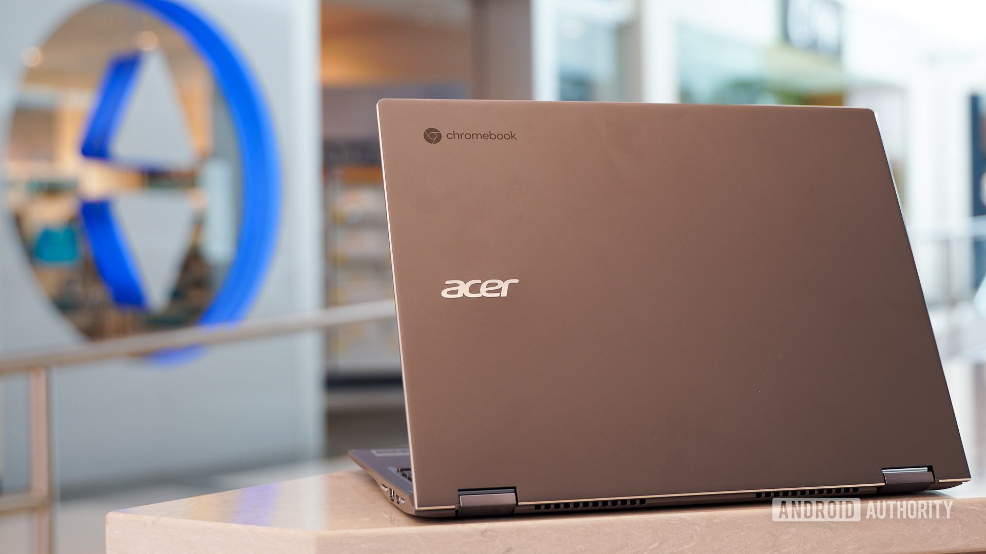 Acer Chromebook Spin 713后轮廓