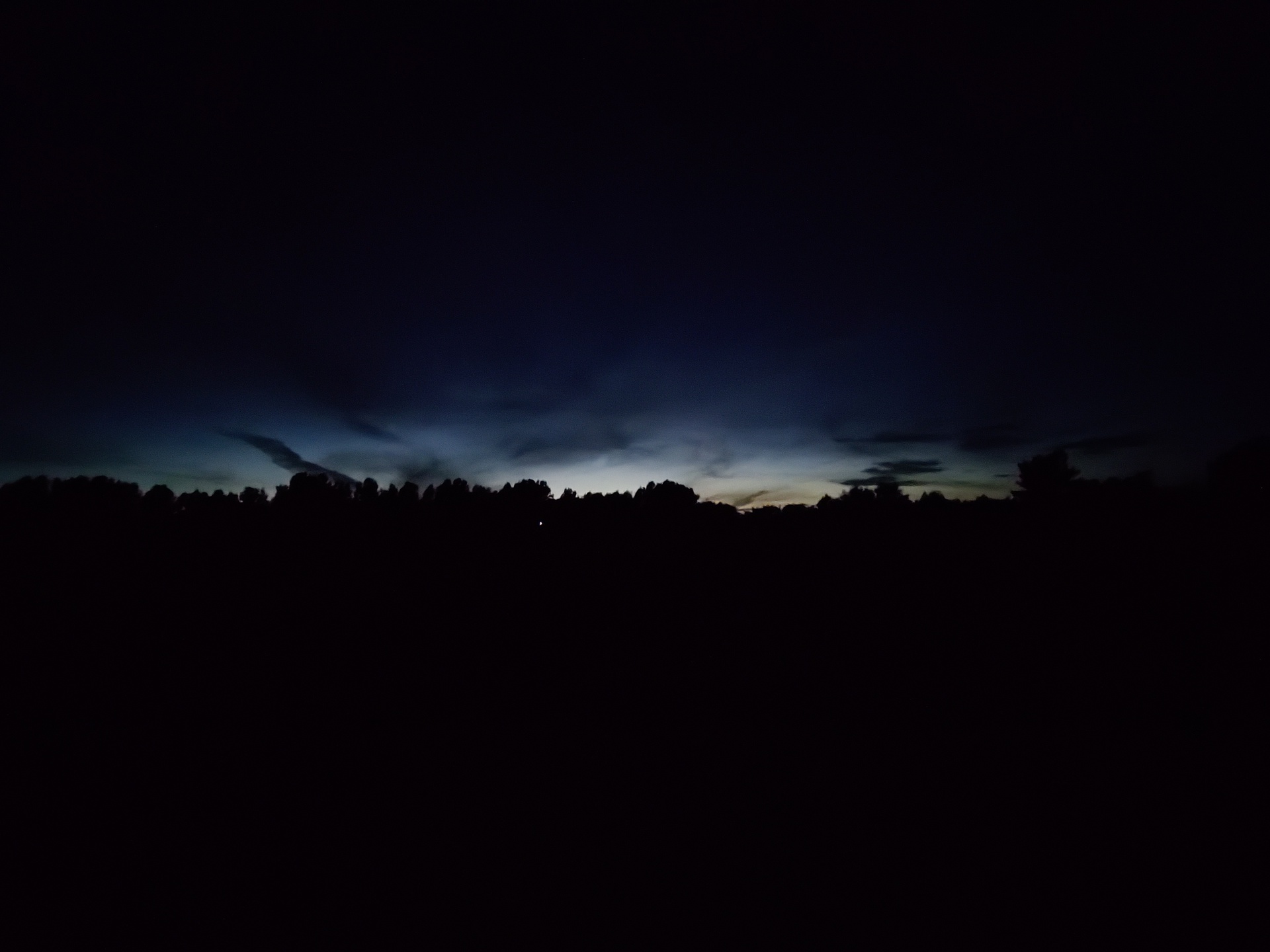 OnePlus Nord测试图像夜拍摄地平线，超宽