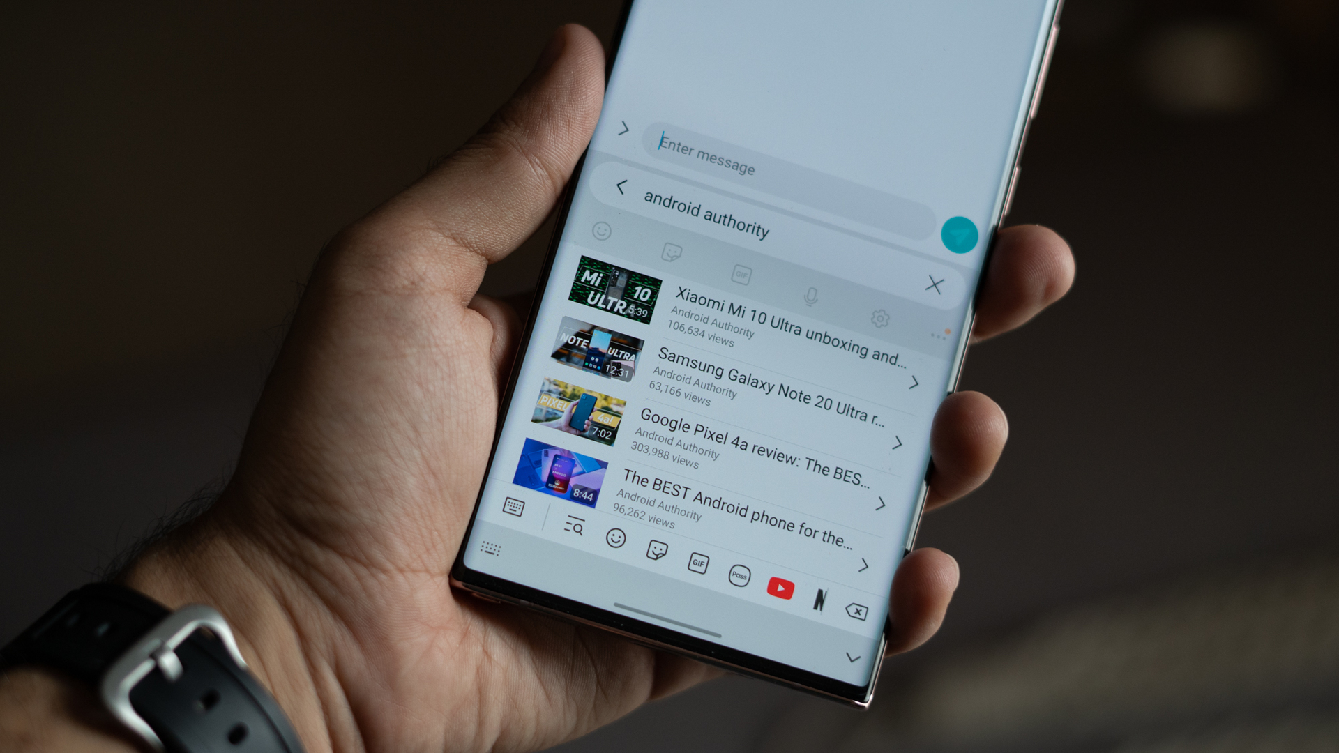 在Galaxy Note 20中显示YouTube选项的图像20运行一个UI 2.5