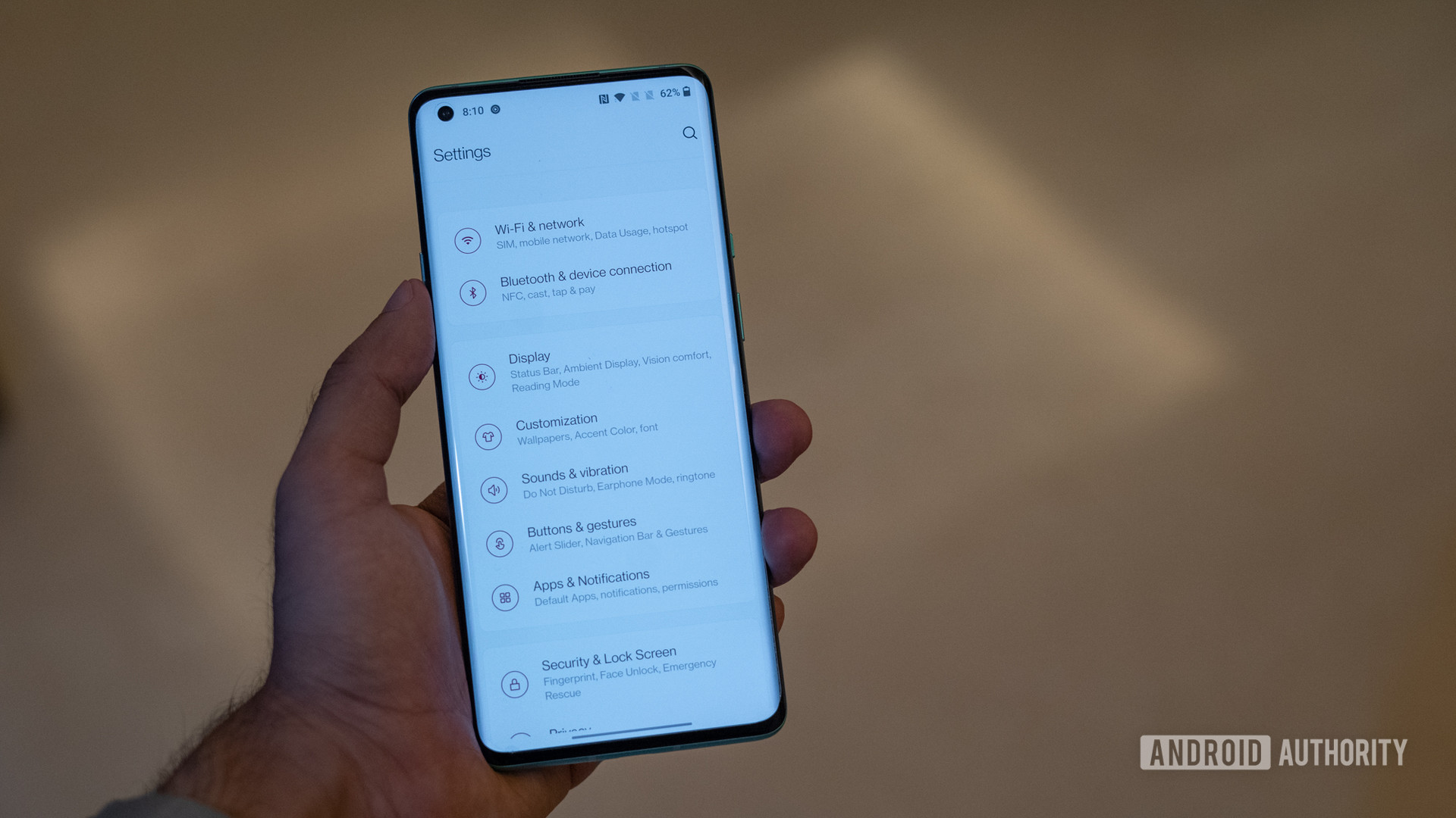 OnePlus 8 Pro bob体育提现Android 11 dev preview new font
