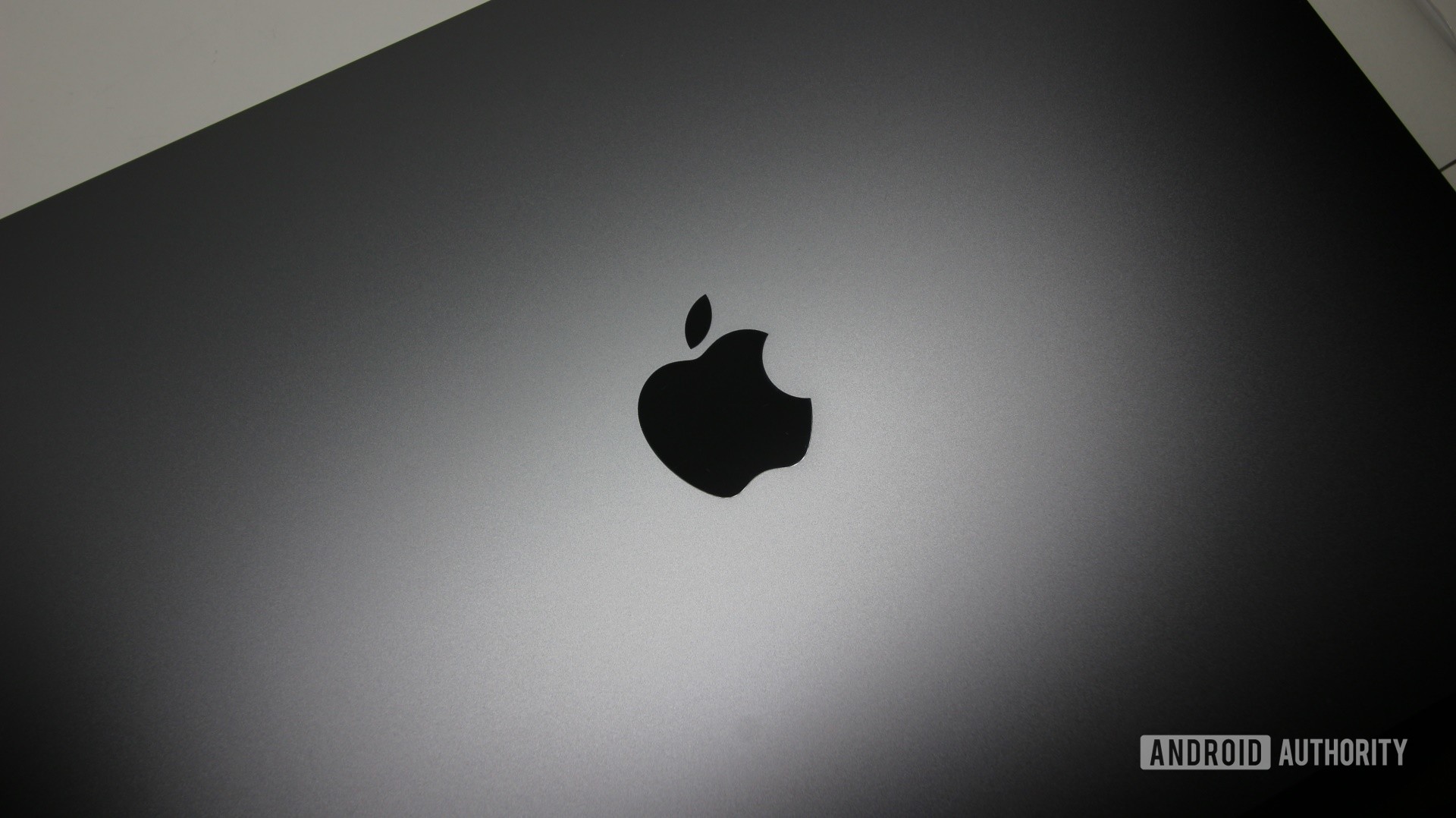 Apple MacBook Air M1关闭徽标
