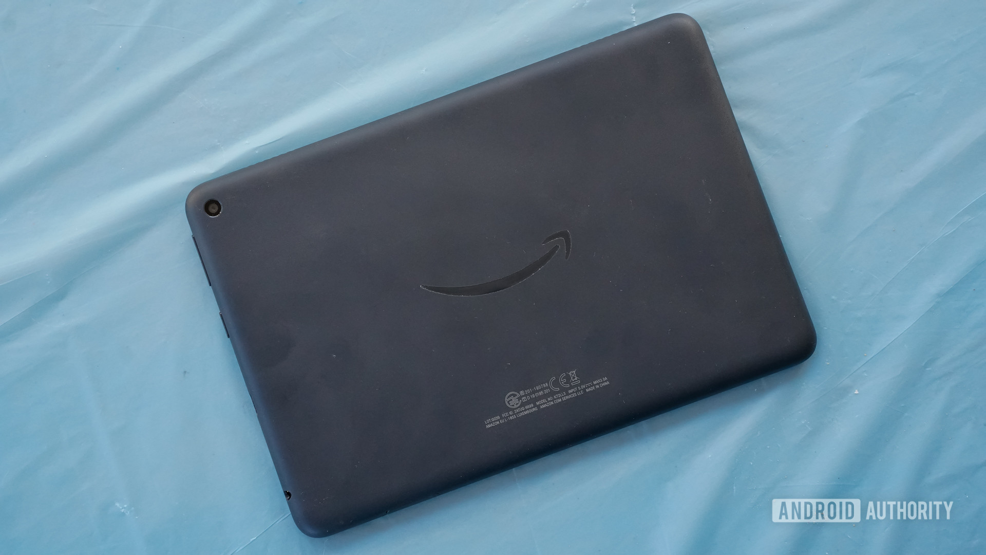 Amazon Fire 8高清加上蓝色的后面板 - 最好的便宜平板电脑