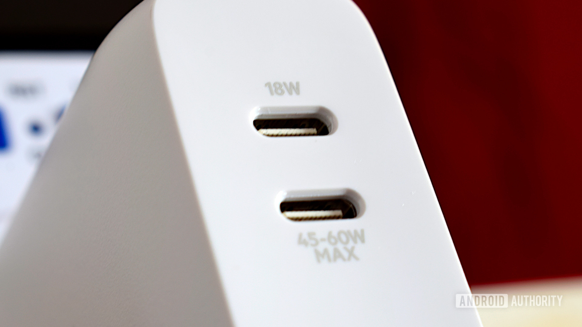 Belkin Boost充电双USB是USB功率交付兼容设备的一个示例。