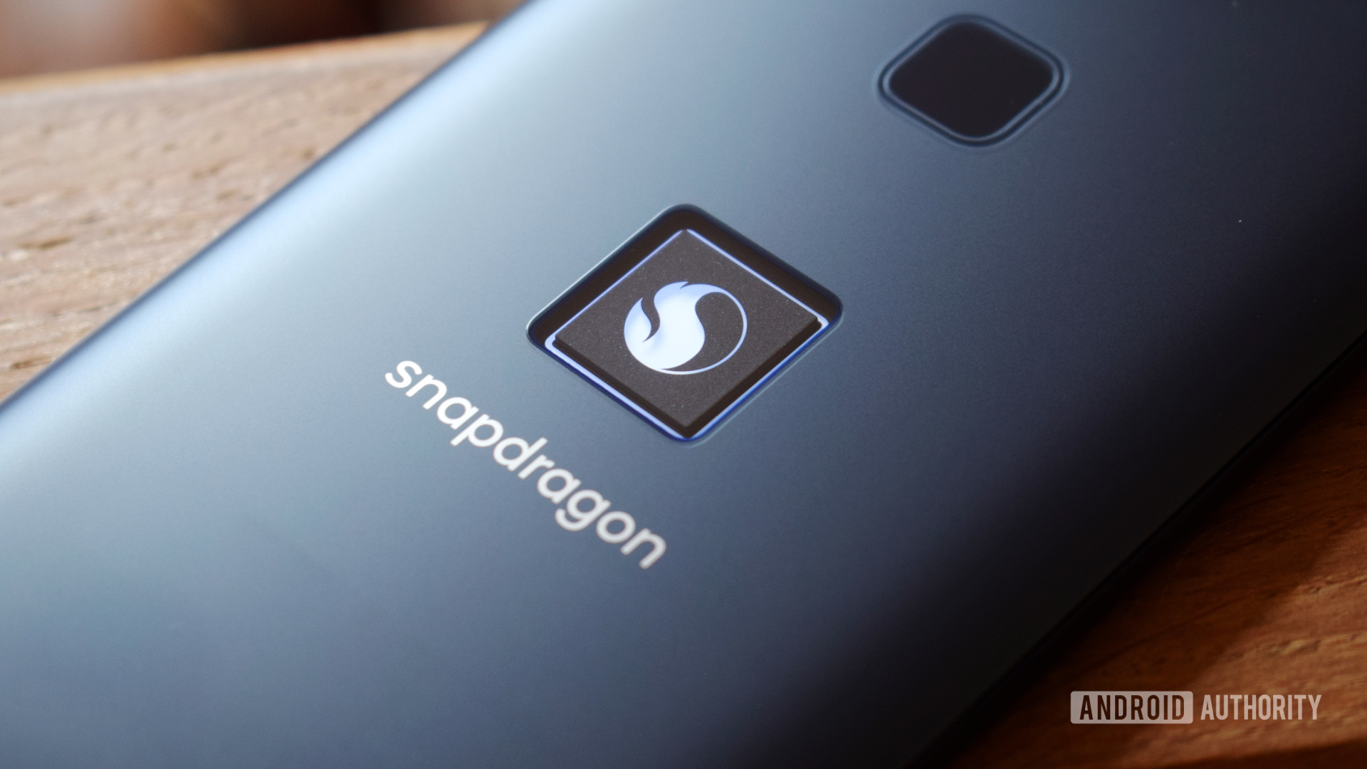 Snapdragon智能手机内部人员Light -Up徽标 - 生根的好处