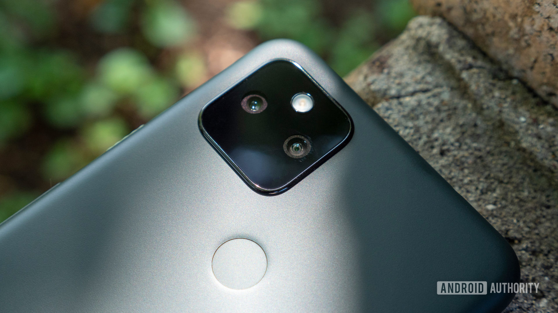 Google Pixel 5A相机模块和指纹传感器