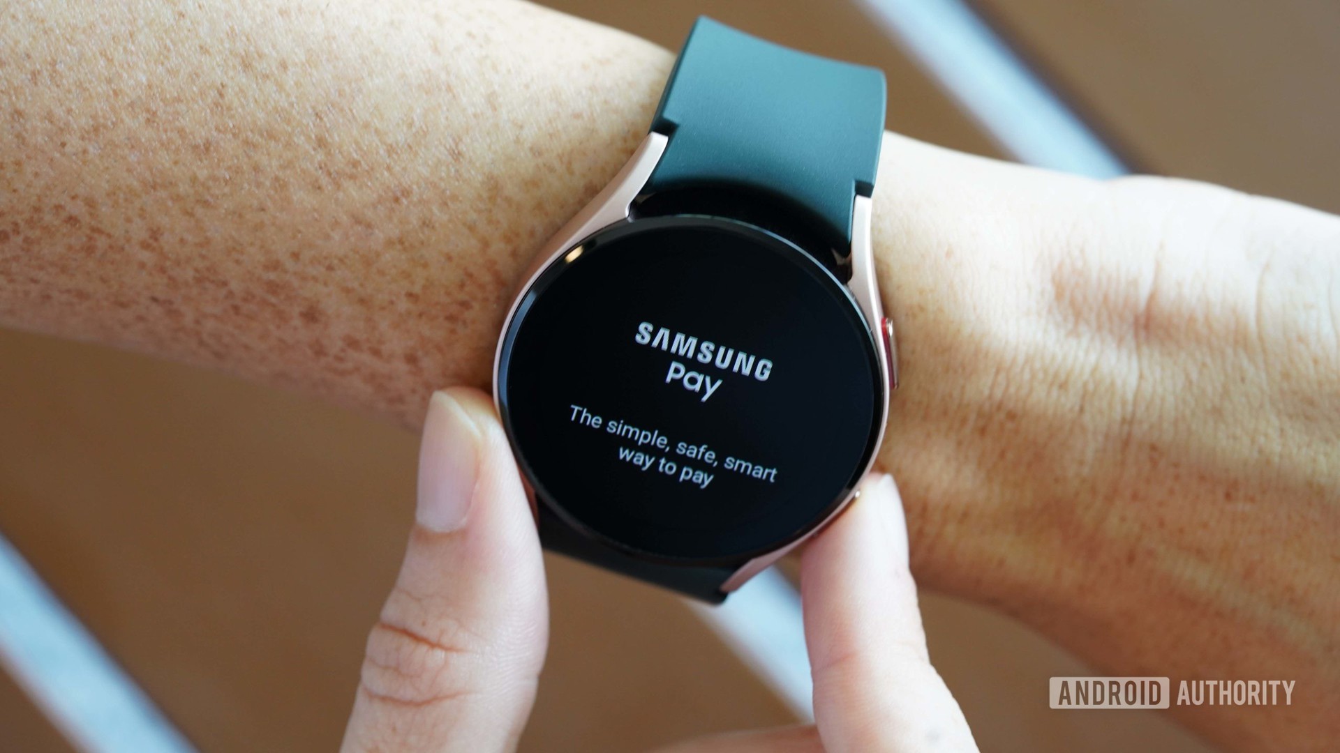 Galaxy Watch 4显示了三星工资，这是设备上的数字支付选项之一。