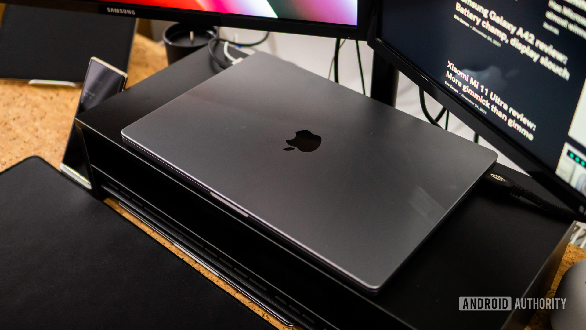 Apple Macbook Pro 2021在Clamshell模式下评论笔记本电脑3