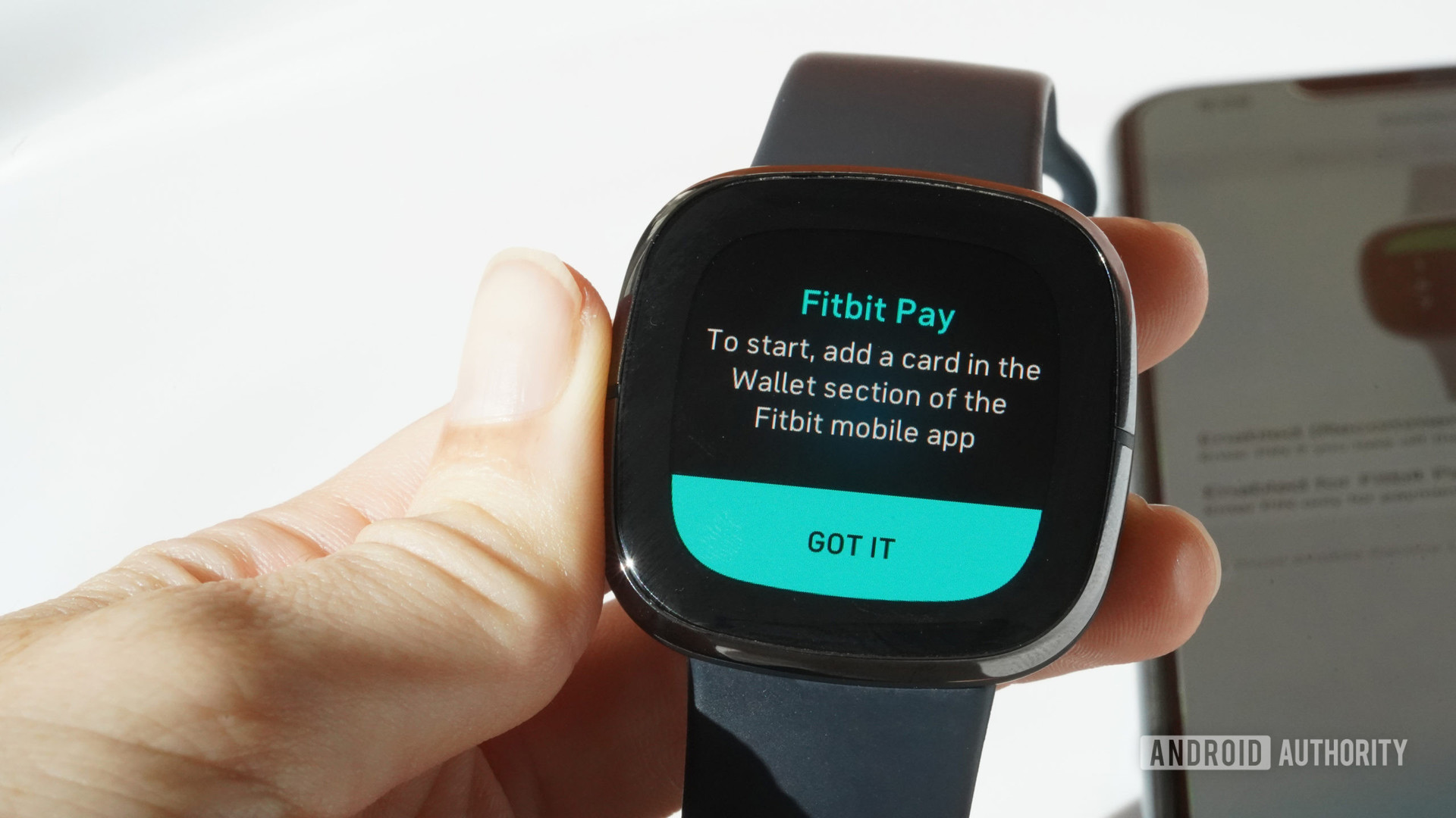 Fitbit Sense用户遵循屏幕上的说明，以设置Fitbit Pay。