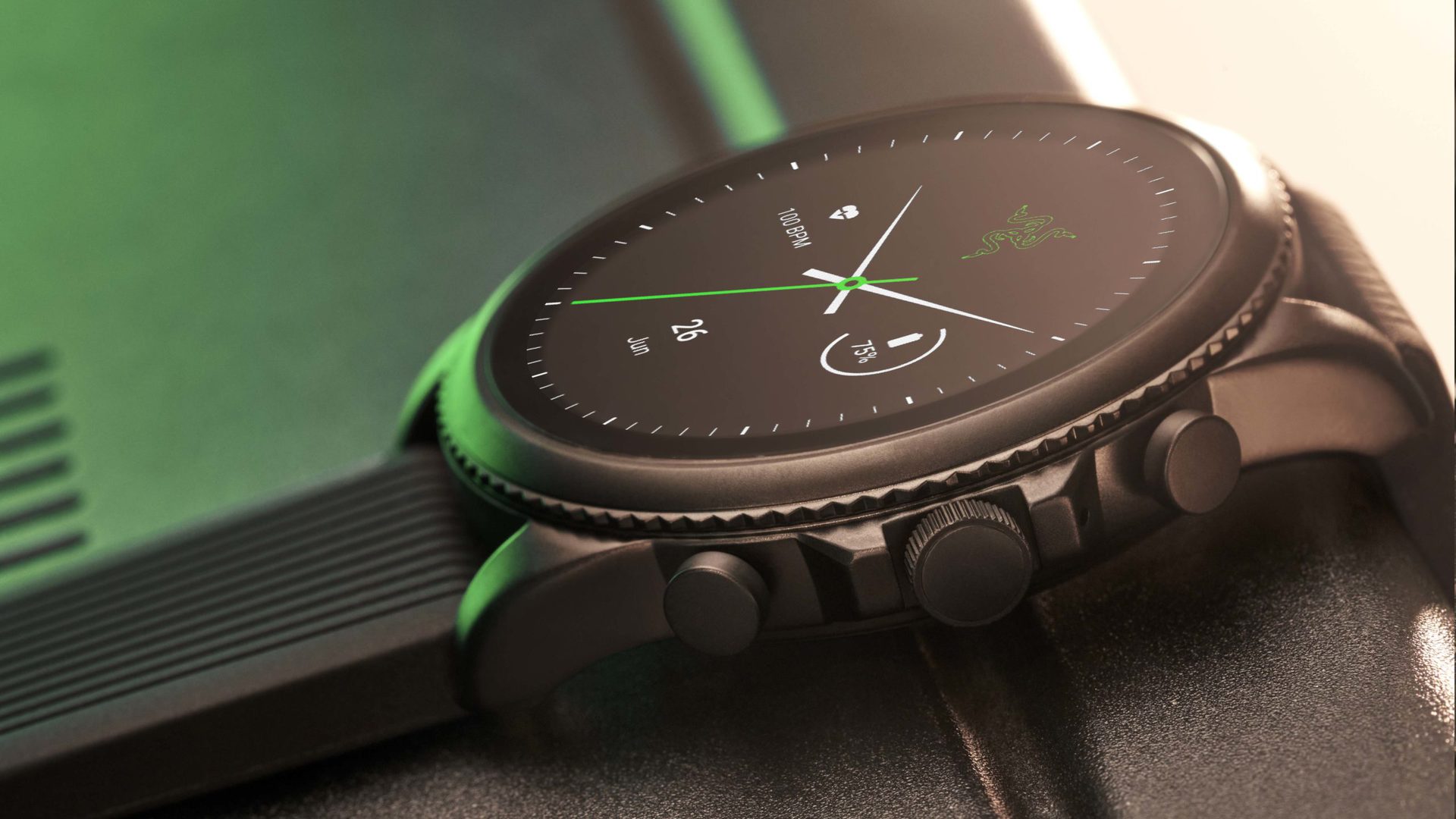 Razer X Fossil Gen 6智能手表的美容镜头显示了Razer的黑色和绿色美学以及其表面上的Razer徽标。