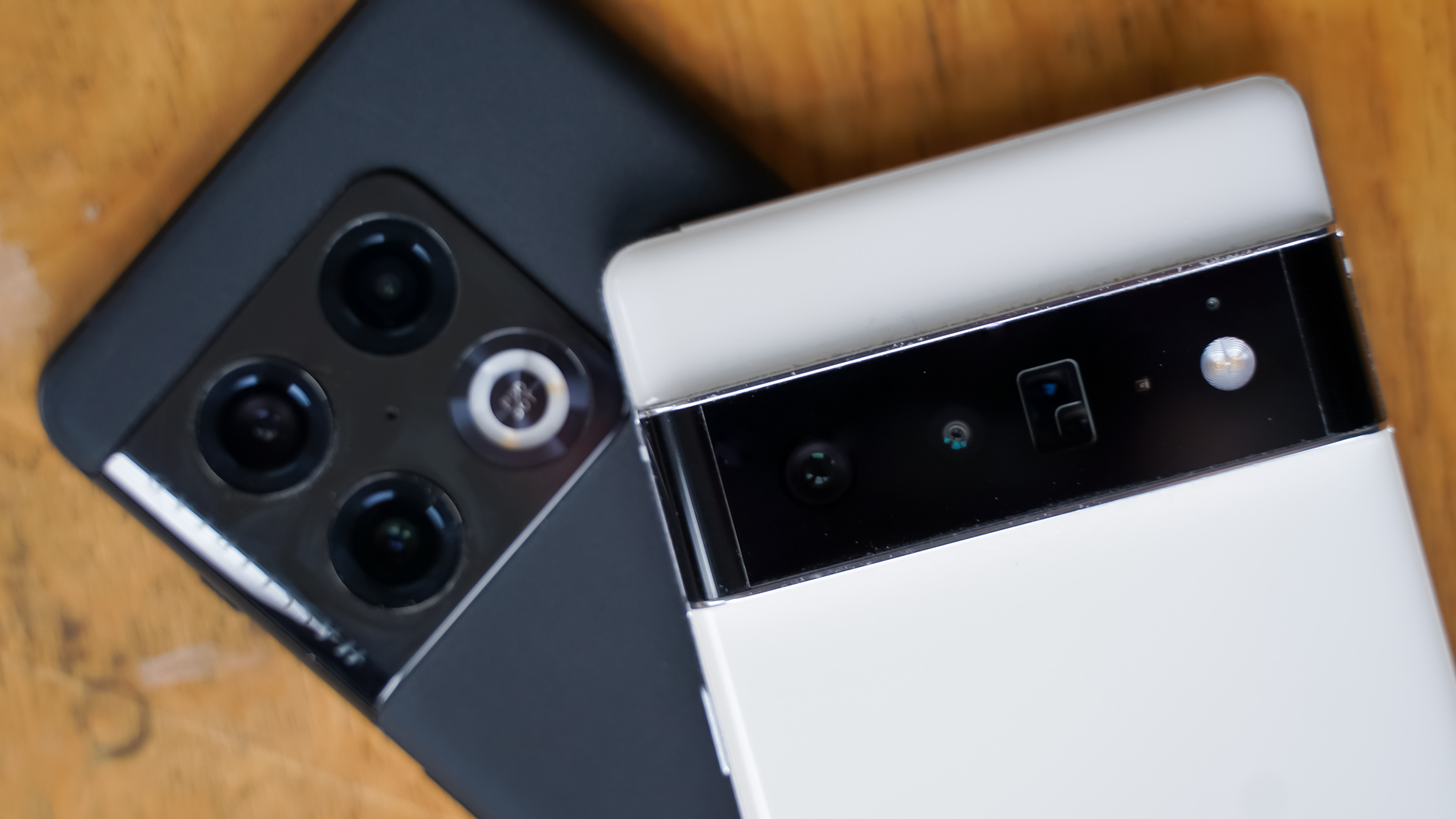 OnePlus 10 Pro VS桌面上的Google Pixel 6 Pro摄像机