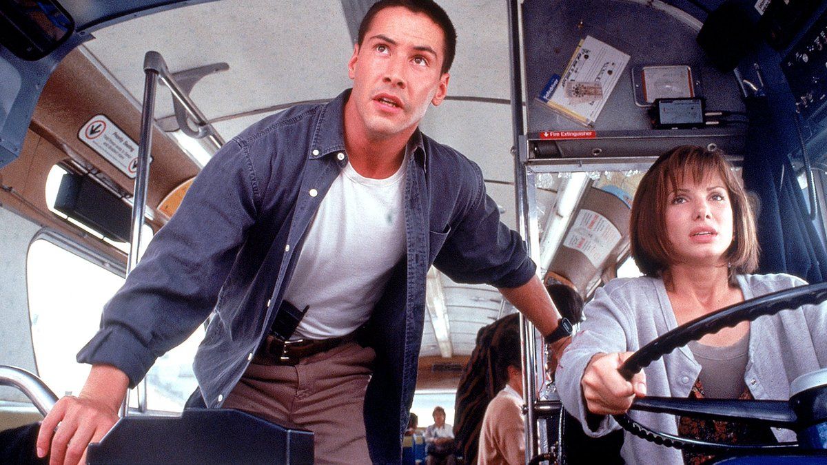 基努·里夫斯（Keanu Reeves）站在桑德拉·布洛克（Sandra Bullock）驾驶公共汽车的速度