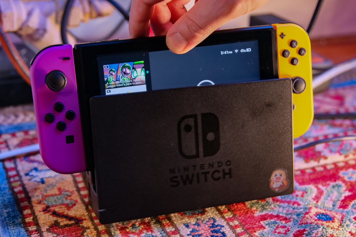 码头Nintendo Switch本身以建立连接
