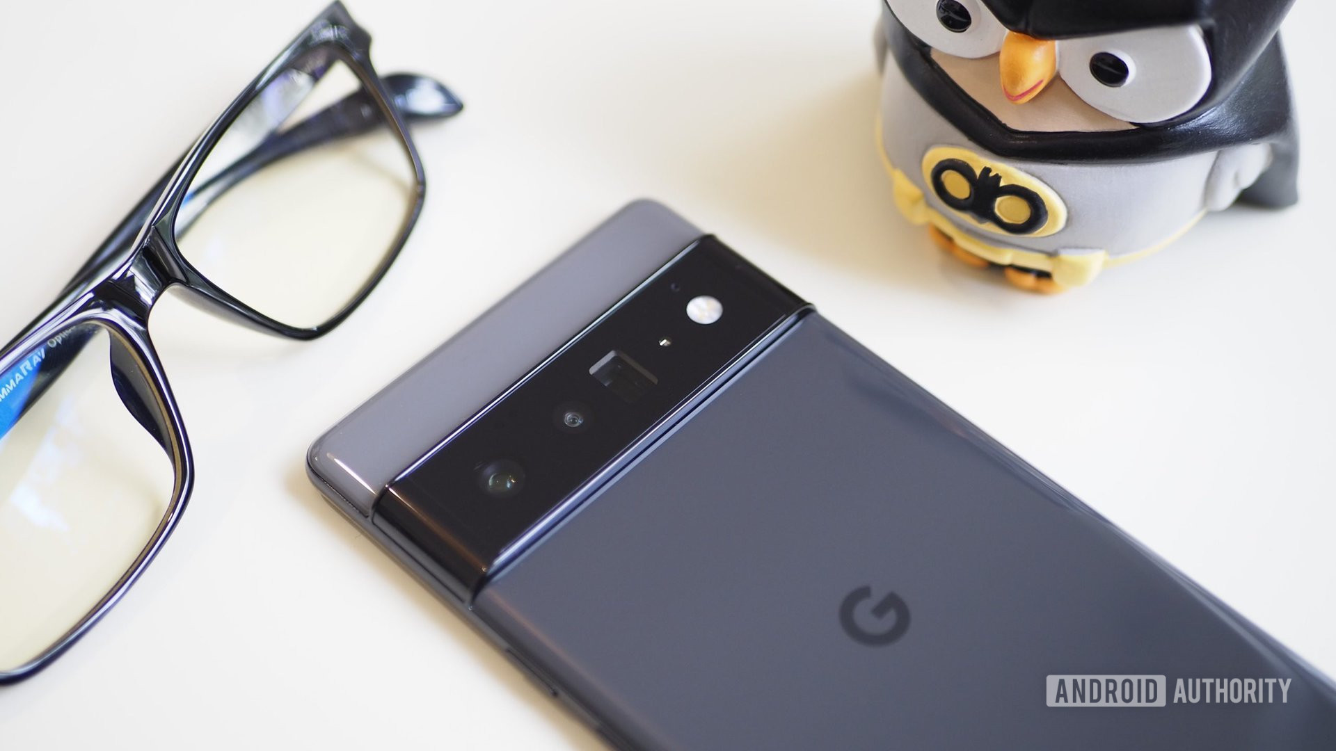 Google Pixel 6 Pro Eyeglasses蝙蝠侠